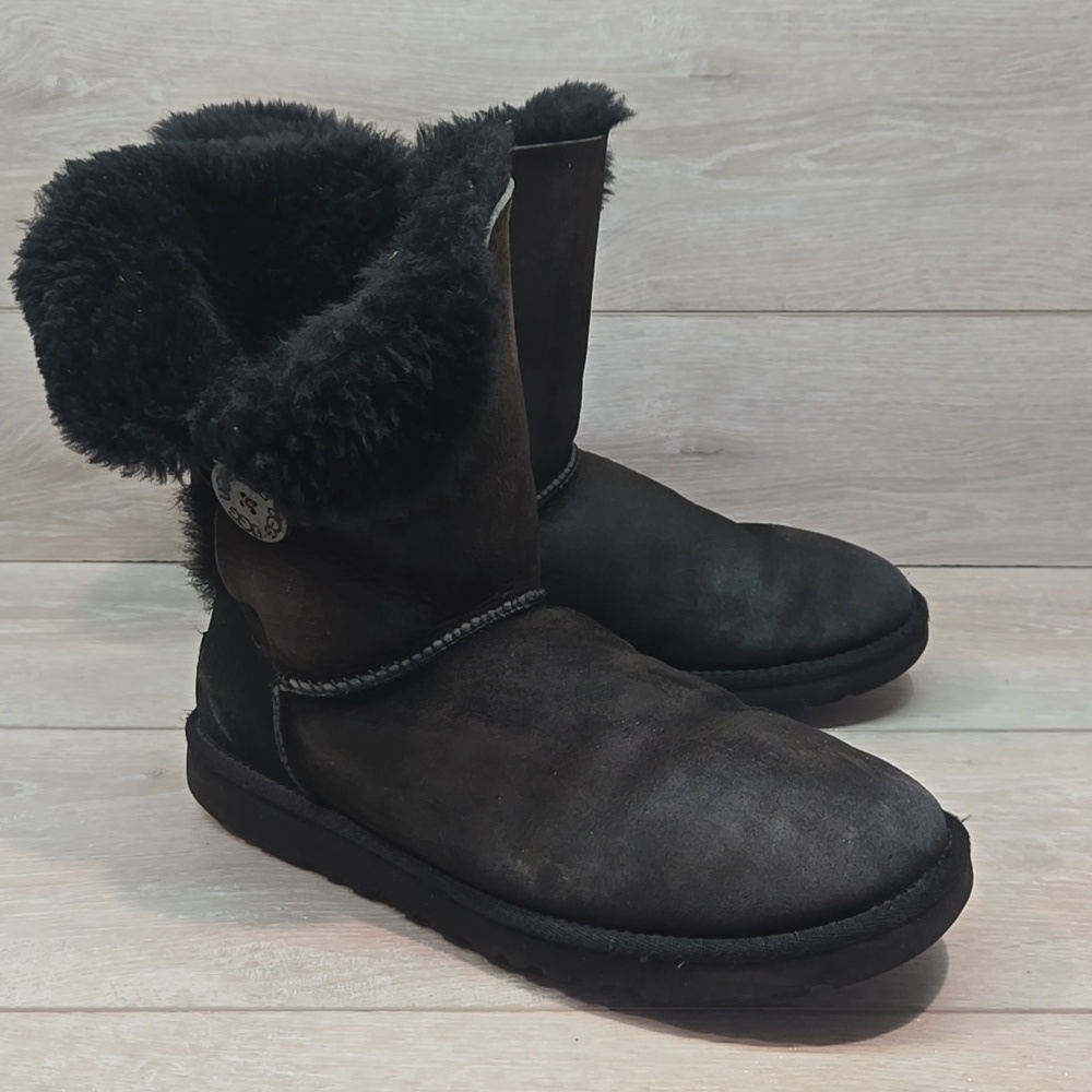 Ugg Australia Women's One Button Black Leather Shearling Boots Shoes Sz 9